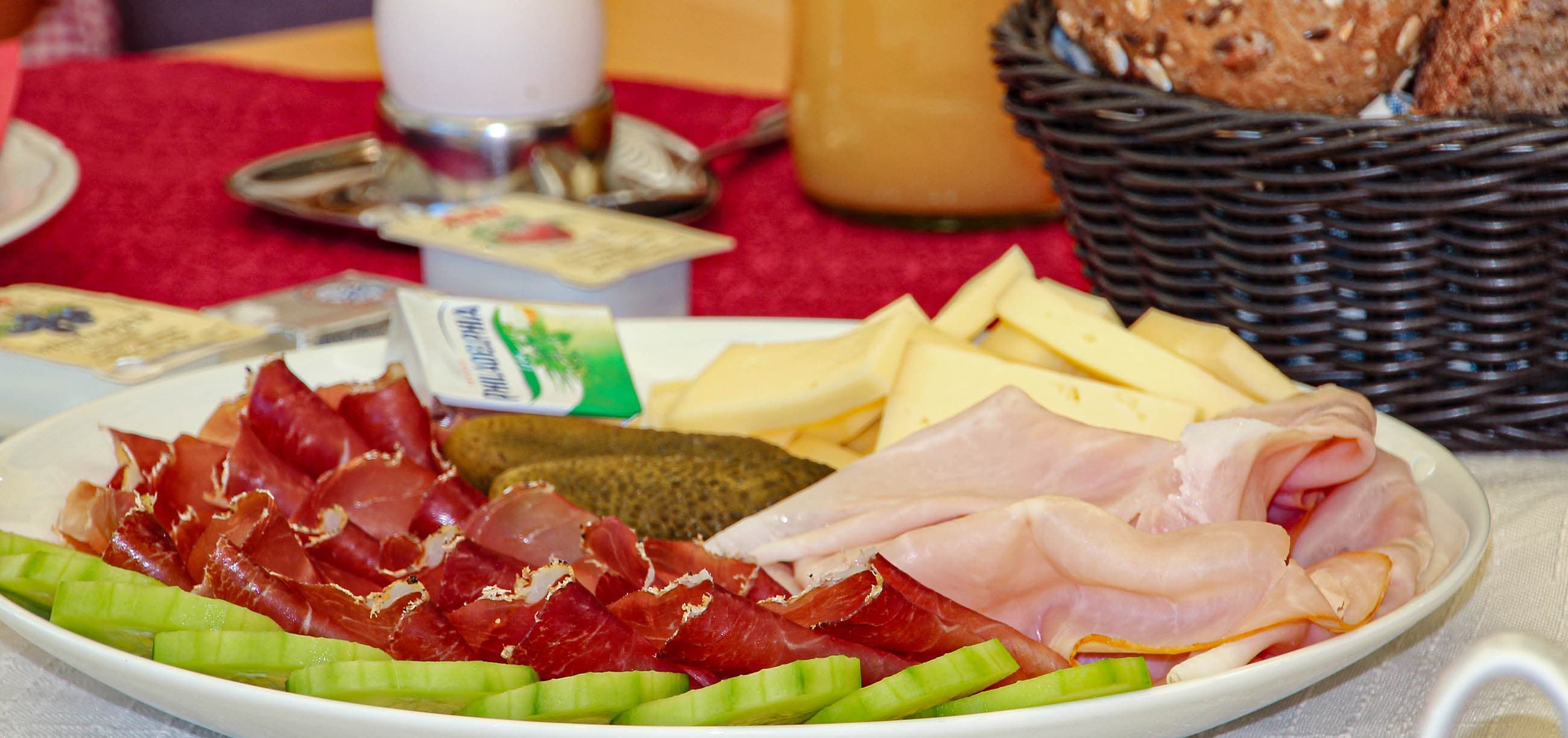 Frühstück Hofeigene Produkte Formsunhof Seiser Alm Südtirol Kastelruth Bauernhofurlaub (2)