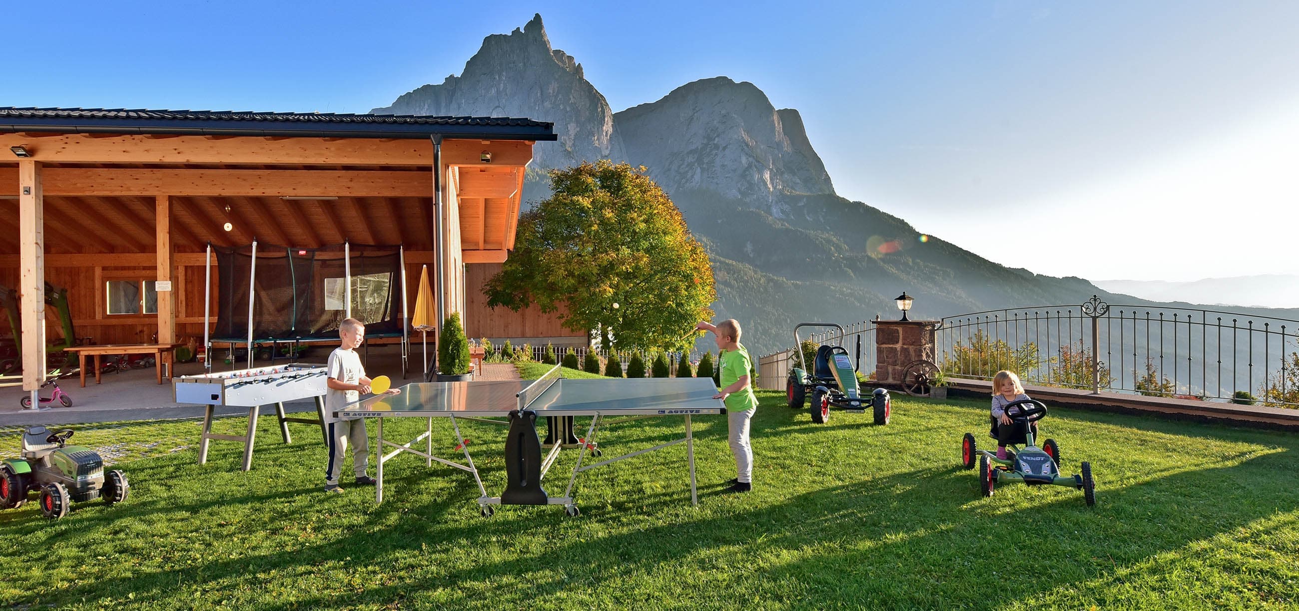 Kinderurlaub auf dem Bauernhof Formsunhof Seiser Alm Südtirol Kastelruth Urlaub für die Eltern Natur erleben (1)